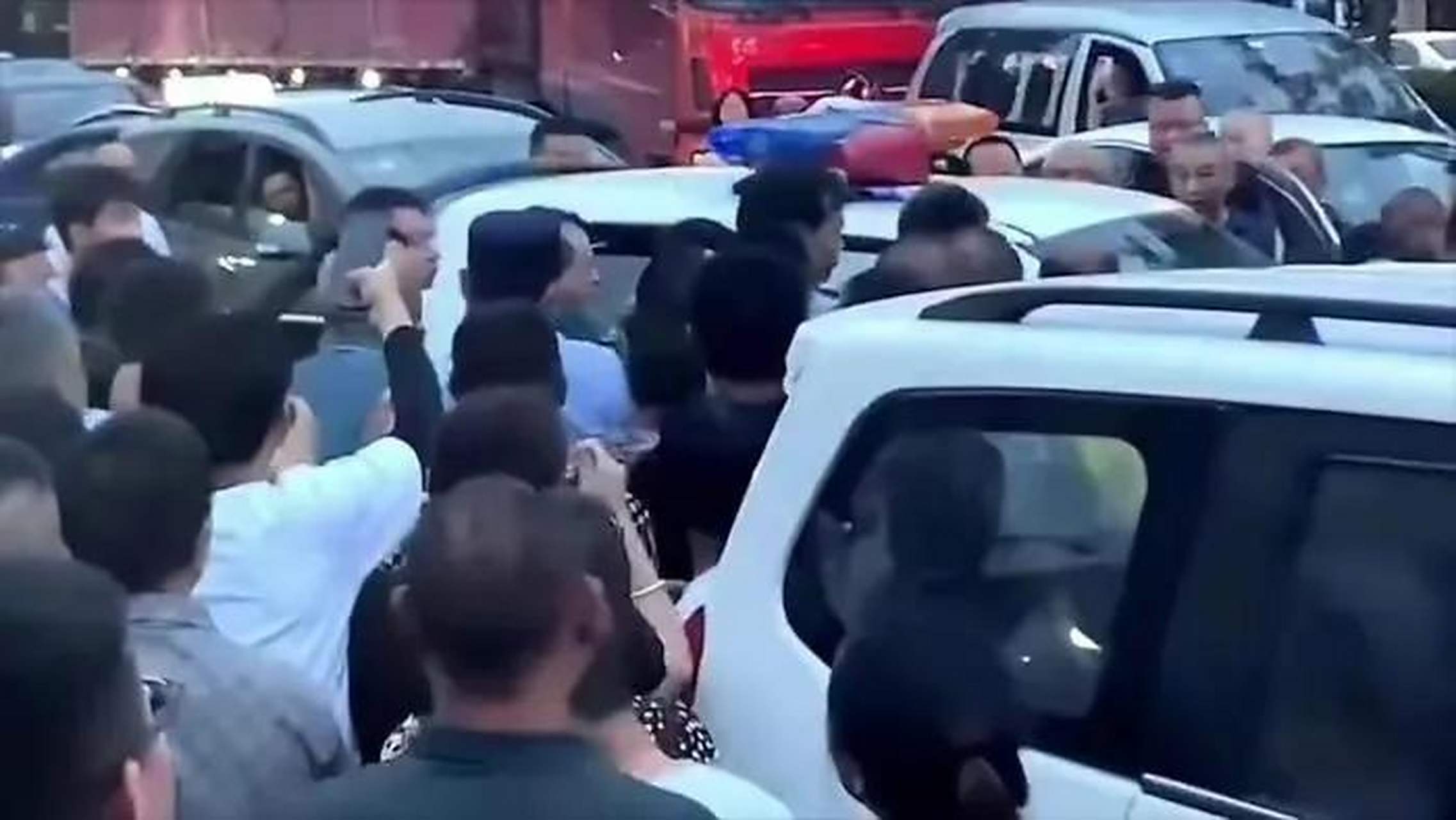 四川队员爆发冲突,遭到处罚 四川队员爆发冲突,遭到处罚