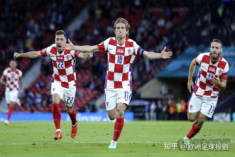 强力对攻!足球职业赛场全面开战 强力对攻!足球职业赛场全面开战