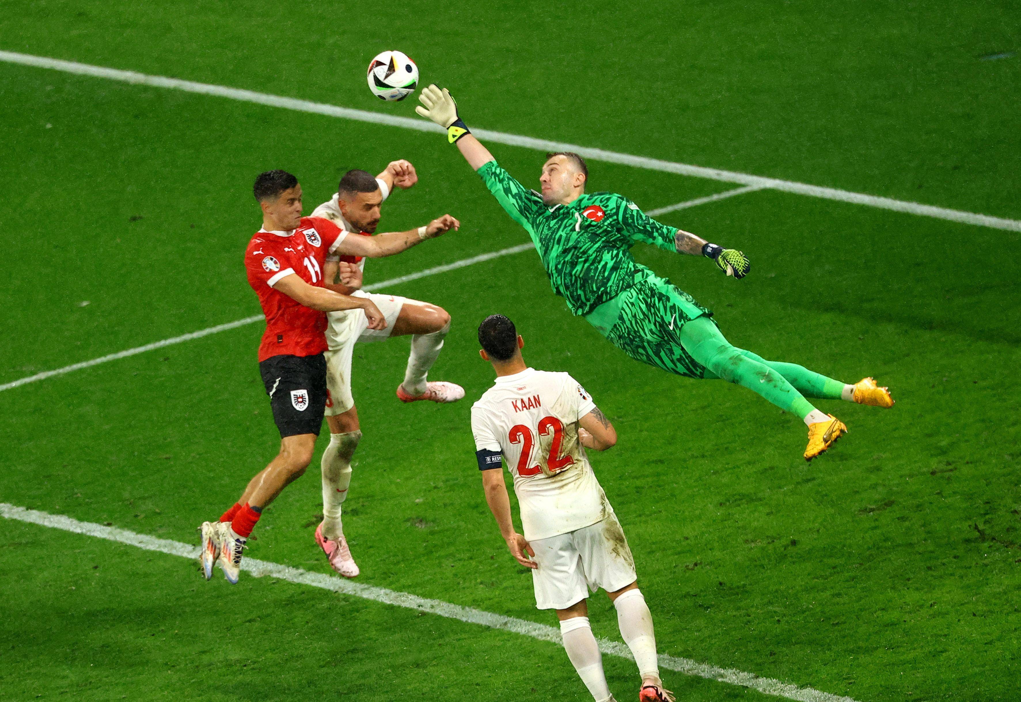 欧洲杯预选赛精彩对决,球场上风云变幻 欧洲杯预选赛精彩对决,球场上风云变幻